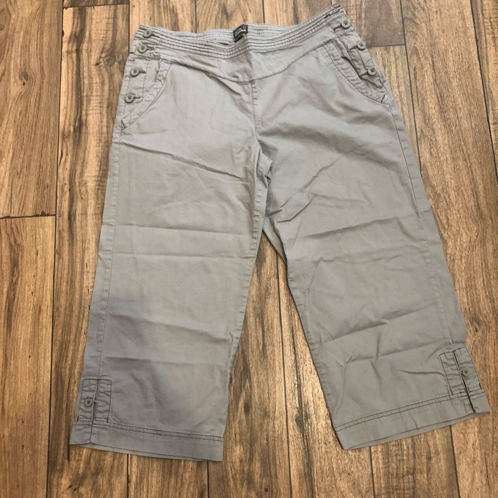 5 for $25 Royal Robbins Capri pants